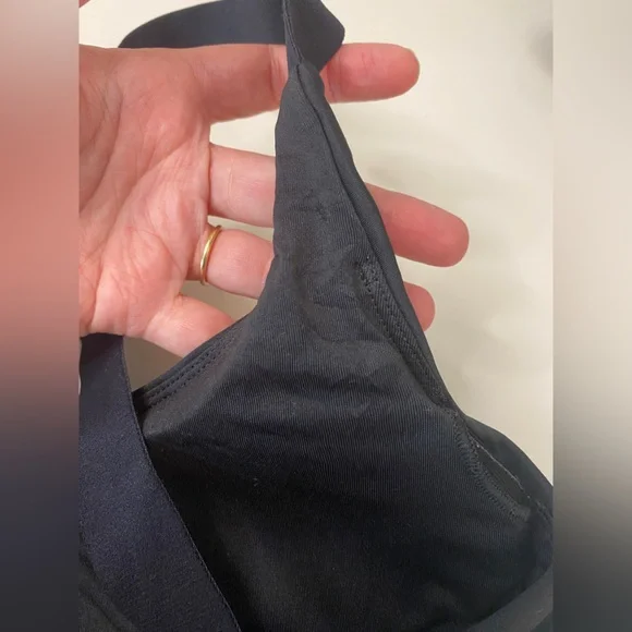 Alo Airlift Take Charge Bra // Black - Picture 6 of 9